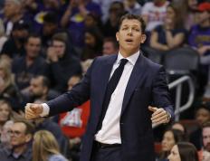 完美电竞-包含阿扎伦卡遭遇十二连败，湖人教练面临压力！的词条