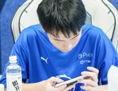 完美世界电竞-三湘朱雀队鏖战洞庭战狼队，举重大奖赛惊险晋级，核心复出即建功。回归即成焦点的简单介绍